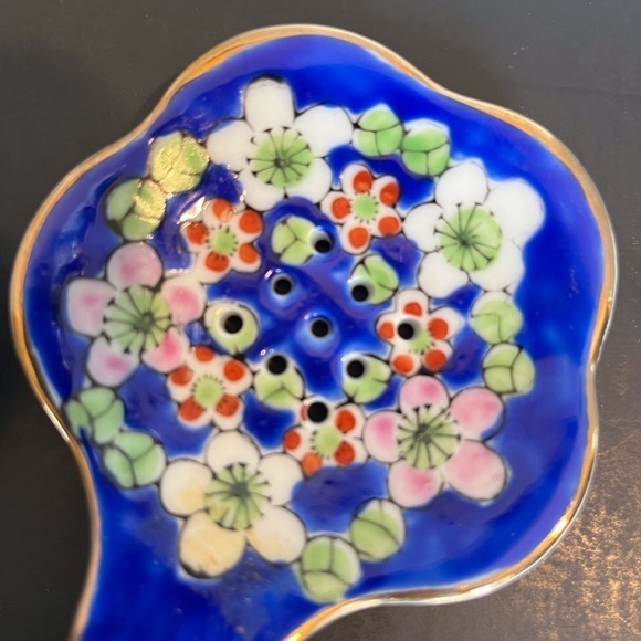 Set of Two Vintage Porcelain Tea Strainers - Picture 5 of 8